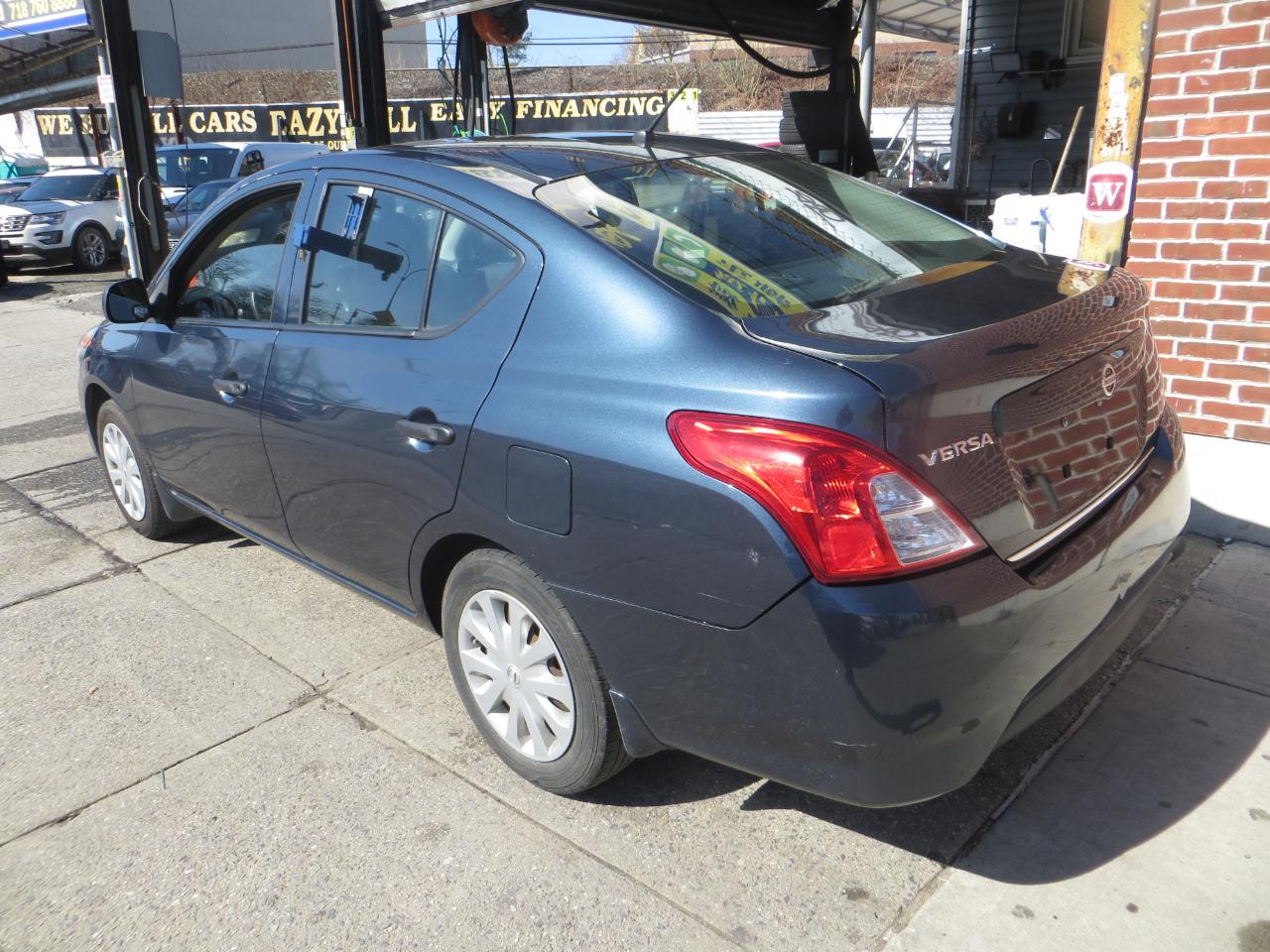 Nissan Versa  2015