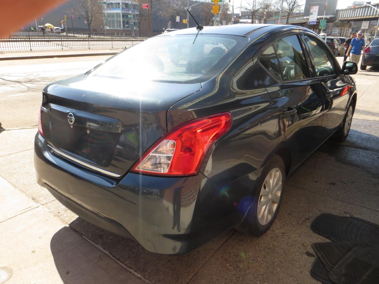 Nissan Versa  2015