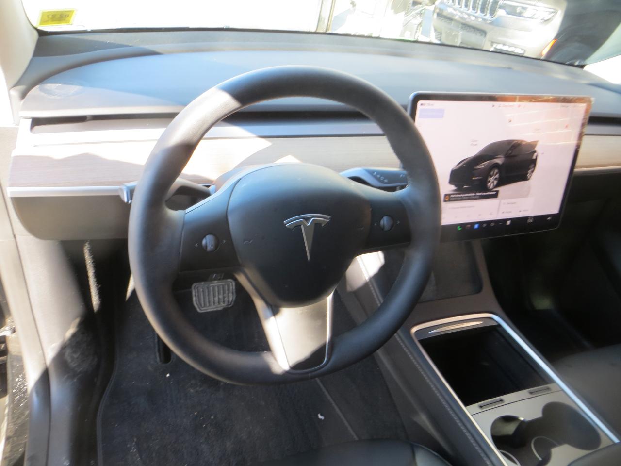 Tesla Model Y Long Range 2024