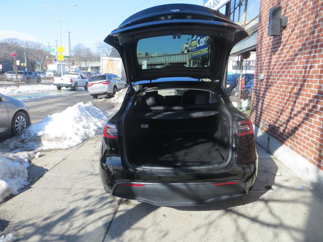 Tesla Model Y Long Range 2024