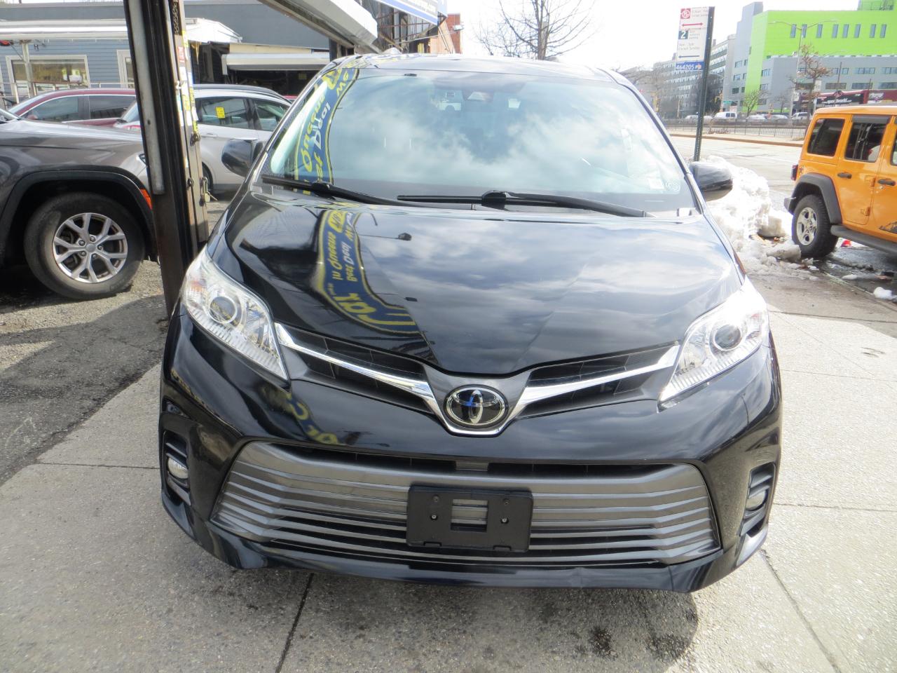 Toyota Sienna XLE 7-Passenger AWD 2020