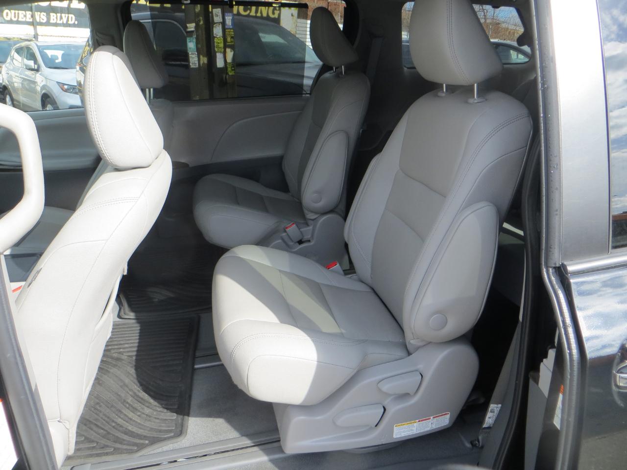 Toyota Sienna XLE 7-Passenger AWD 2020
