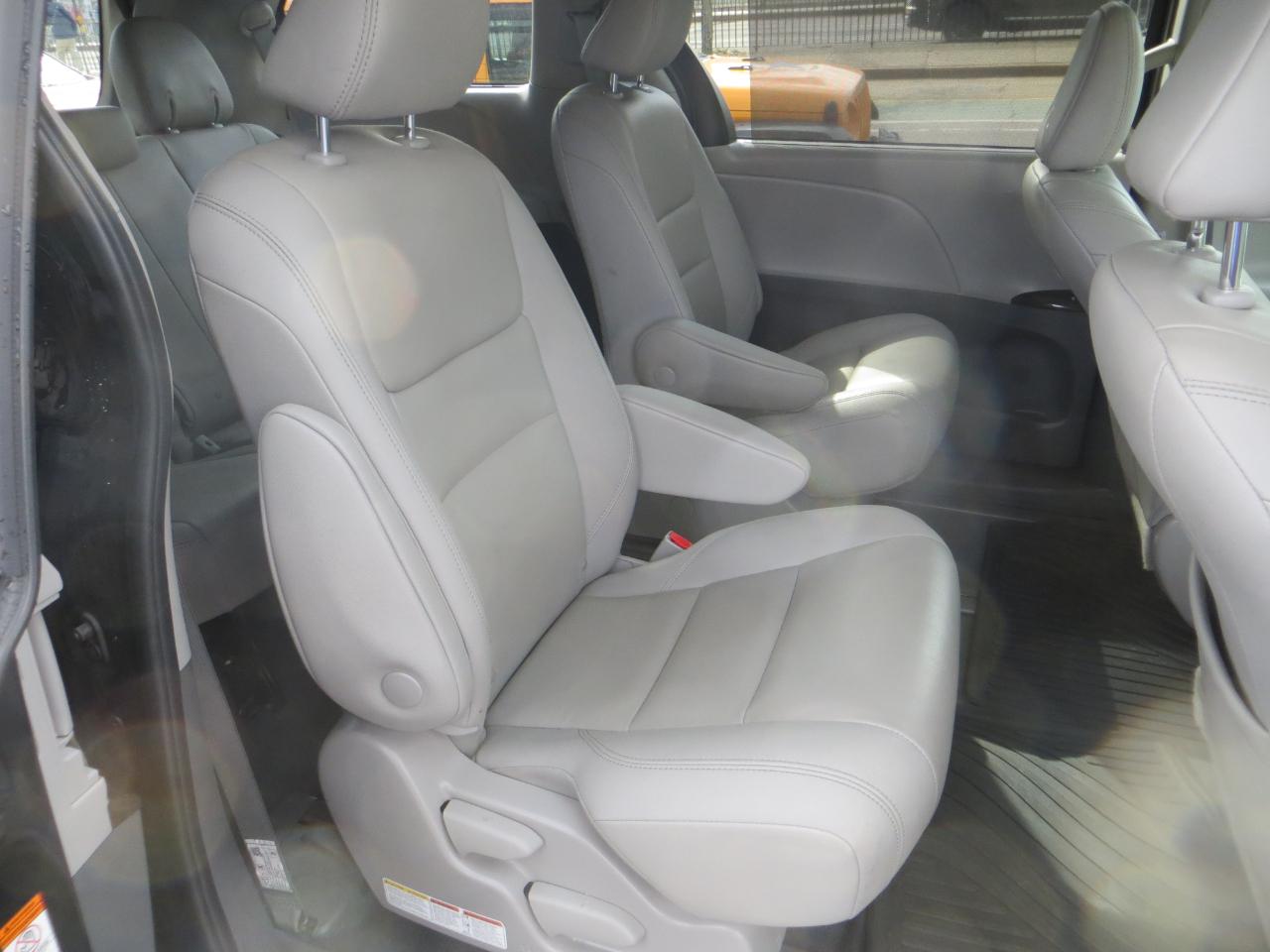 Toyota Sienna XLE 7-Passenger AWD 2020