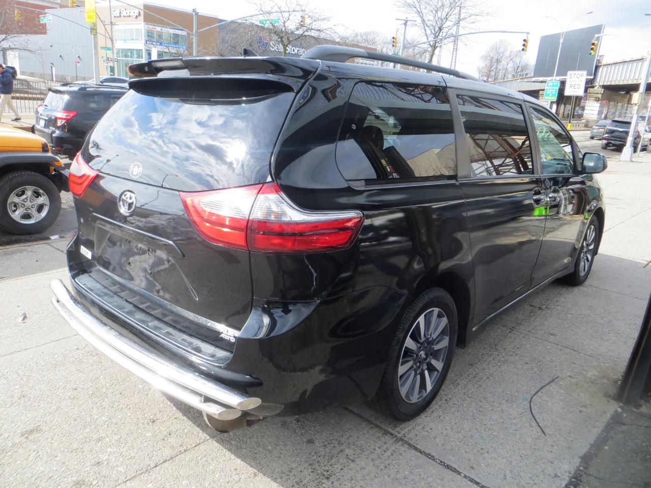 Toyota Sienna XLE 7-Passenger AWD 2020