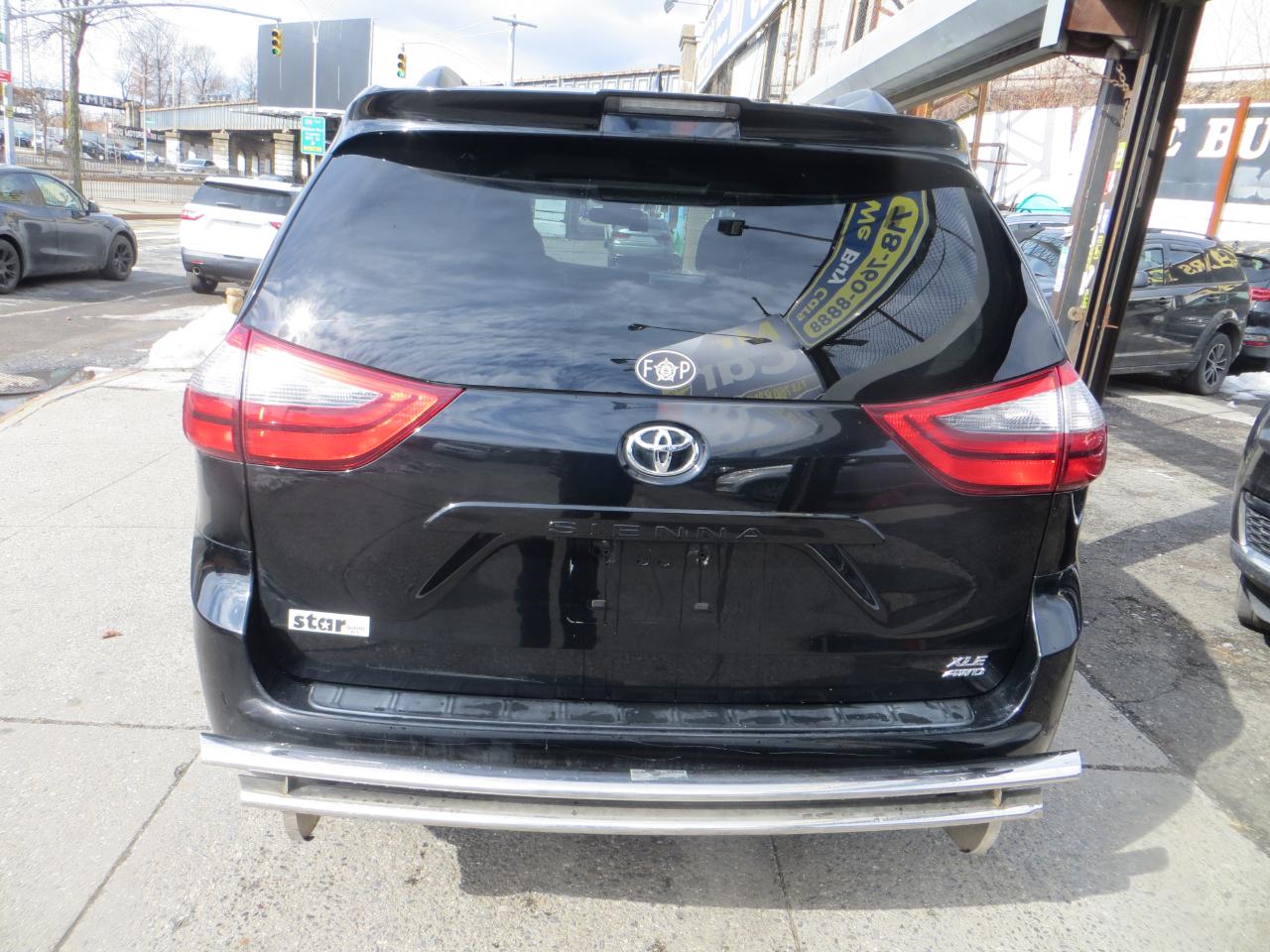 Toyota Sienna XLE 7-Passenger AWD 2020