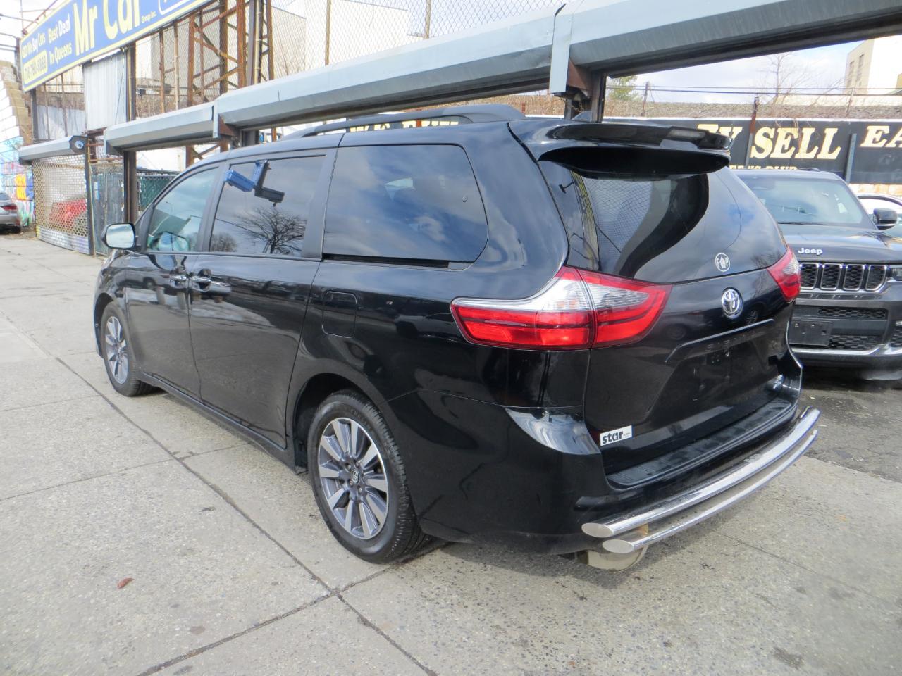 Toyota Sienna XLE 7-Passenger AWD 2020
