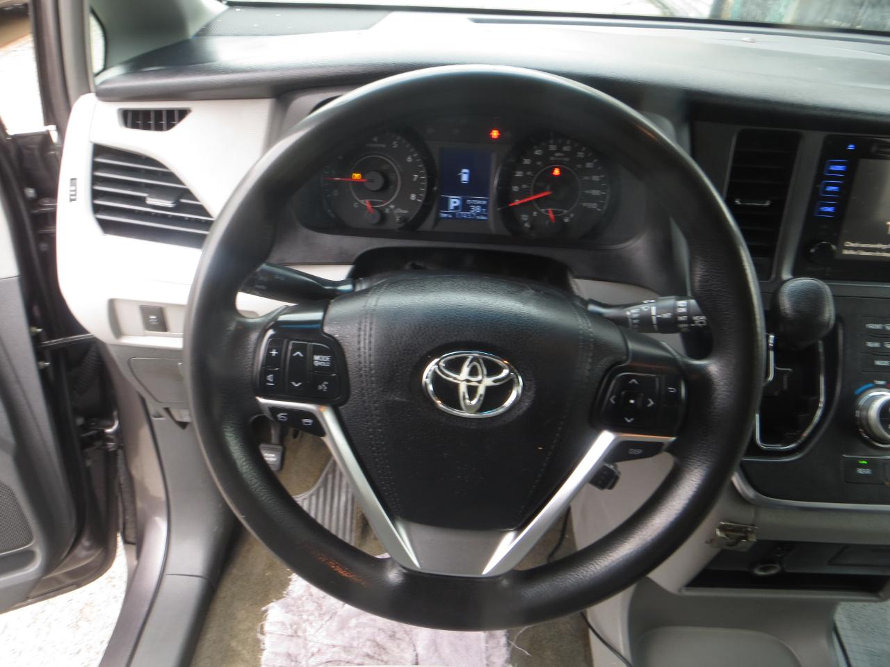 Toyota Sienna LE 2015