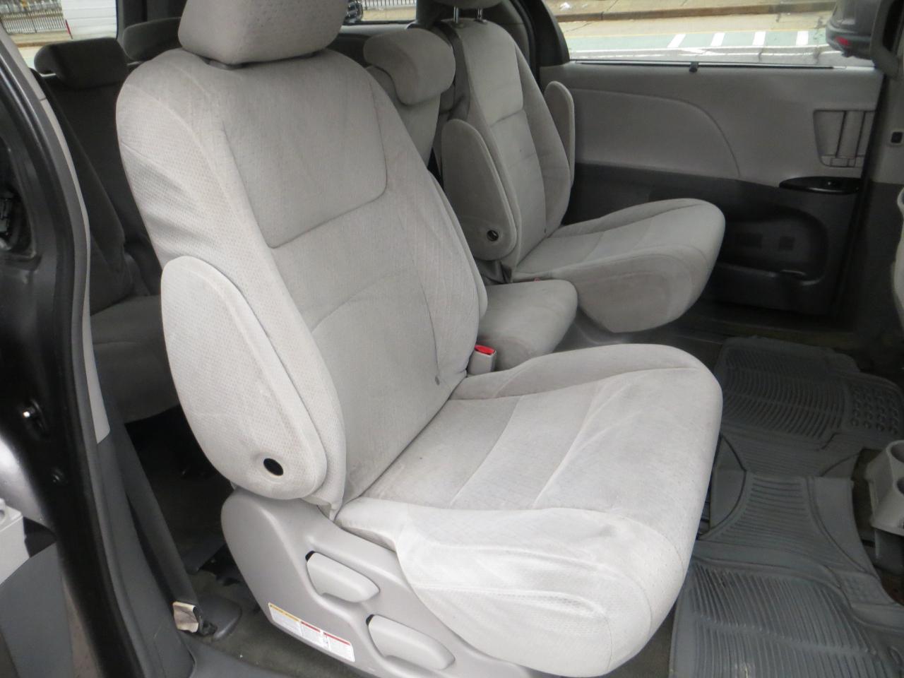 Toyota Sienna LE 2015