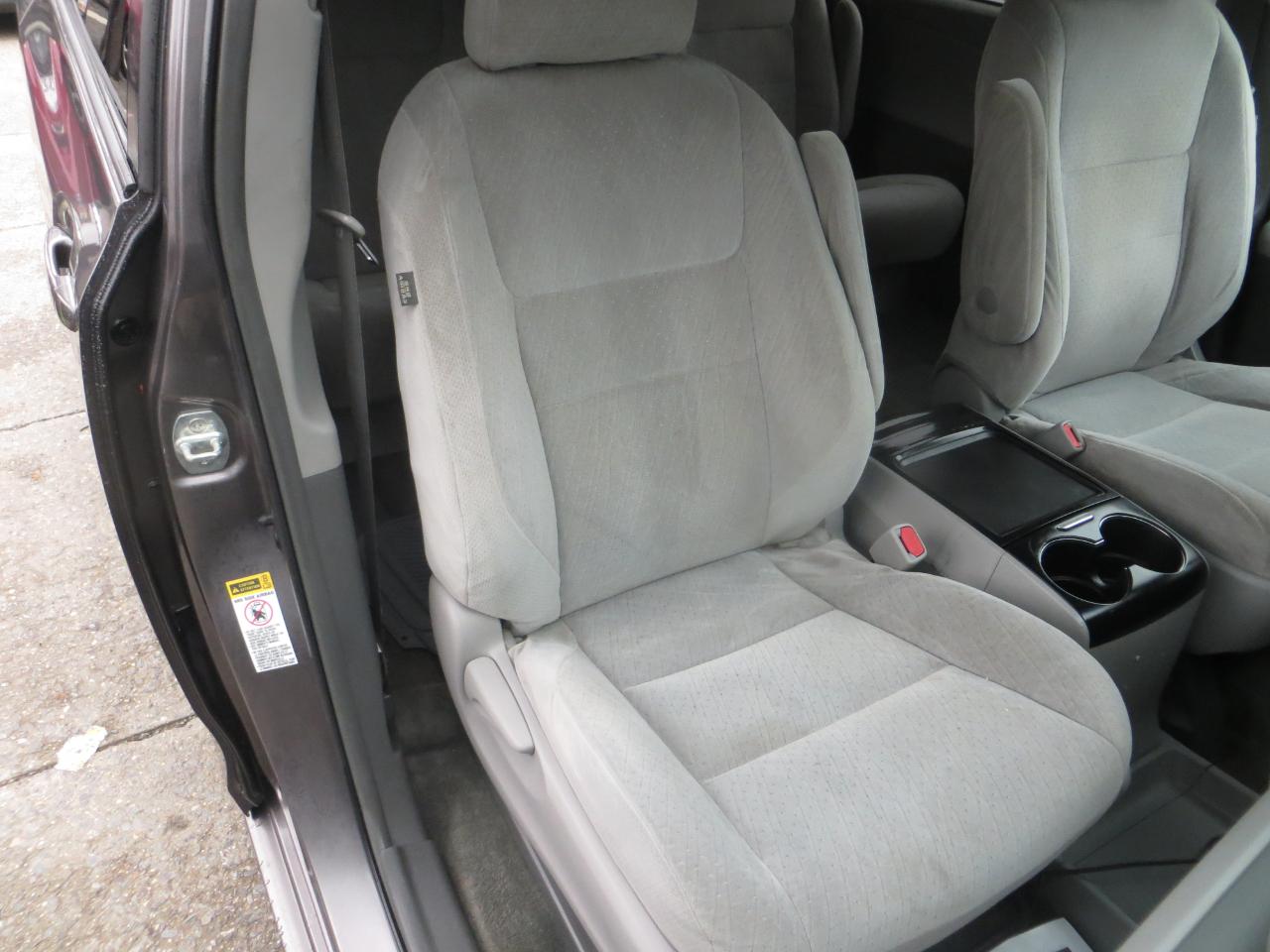 Toyota Sienna LE 2015