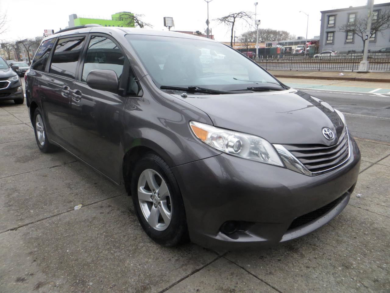 Toyota Sienna LE 2015