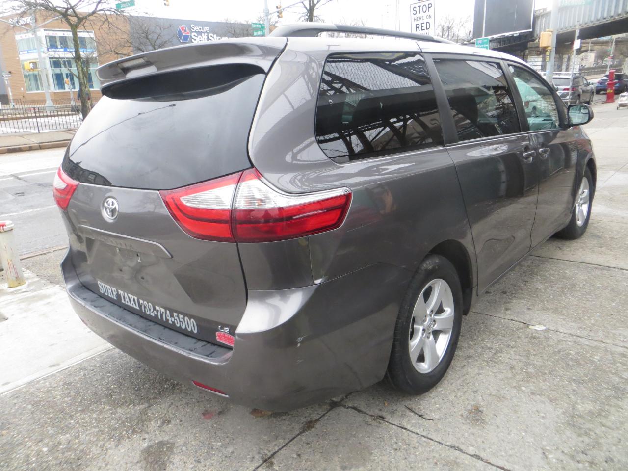 Toyota Sienna LE 2015