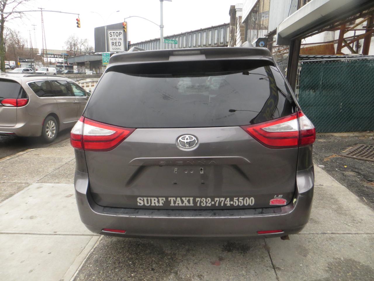 Toyota Sienna LE 2015