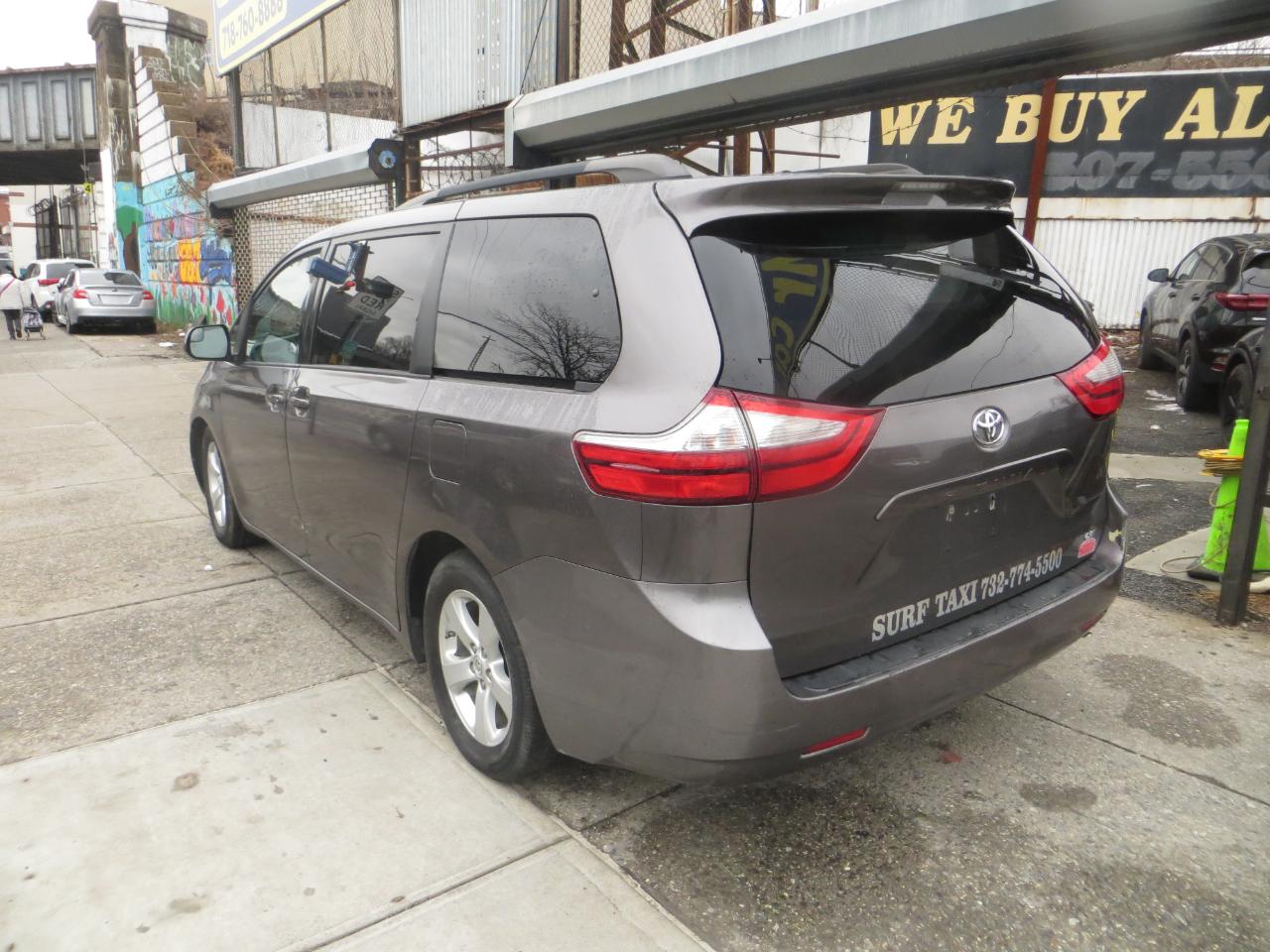 Toyota Sienna LE 2015