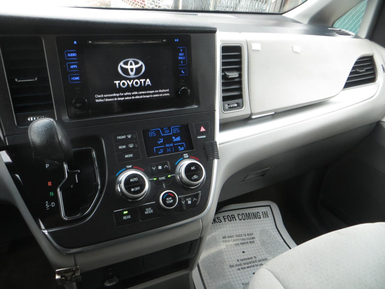 Toyota Sienna LE 2015