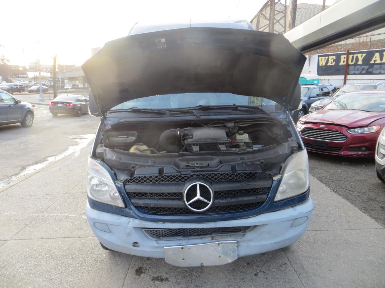 Mercedes-Benz Sprinter 2500 Passenger Van High Roof 170-in. WB 2011