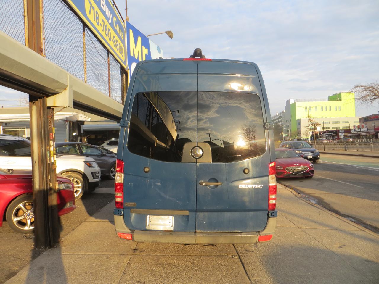 Mercedes-Benz Sprinter 2500 Passenger Van High Roof 170-in. WB 2011