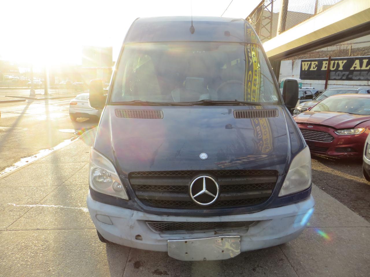 Mercedes-Benz Sprinter 2500 Passenger Van High Roof 170-in. WB 2011