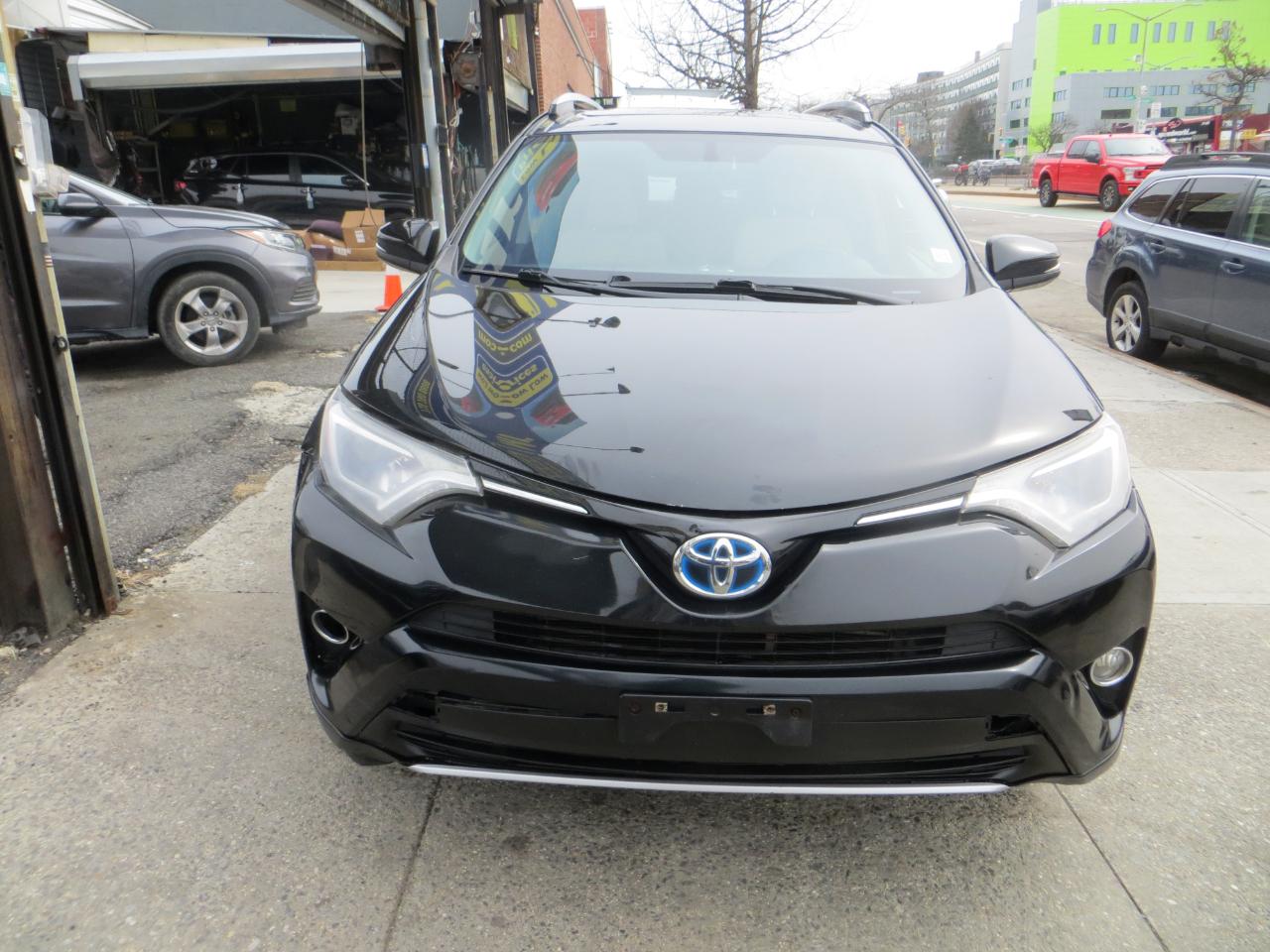 Toyota RAV4 Hybrid XLE 2016