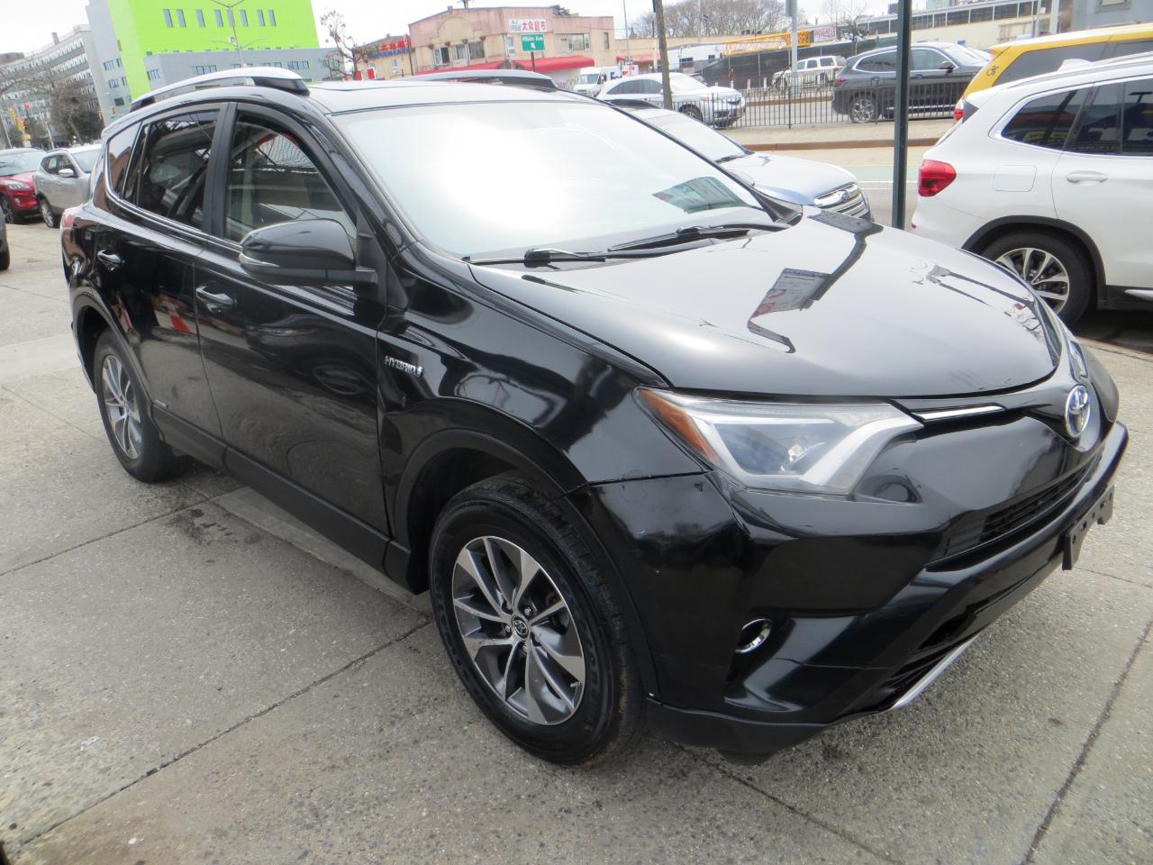 Toyota RAV4 Hybrid XLE 2016