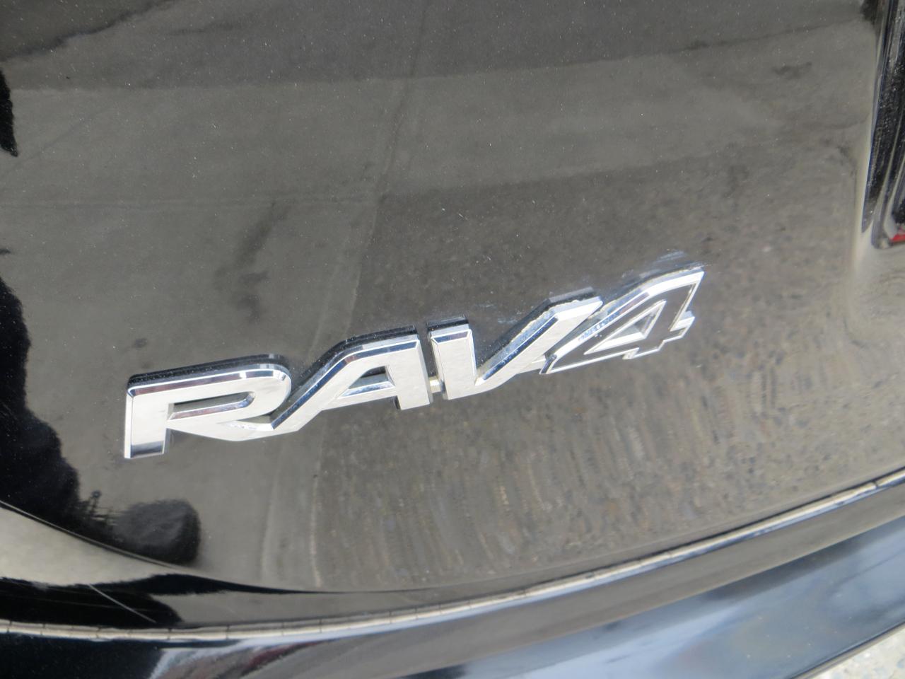 Toyota RAV4 Hybrid XLE 2016