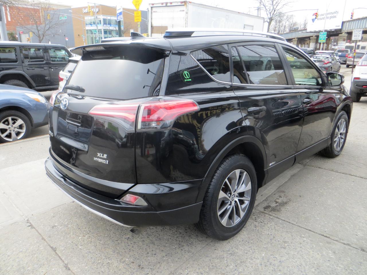 Toyota RAV4 Hybrid XLE 2016