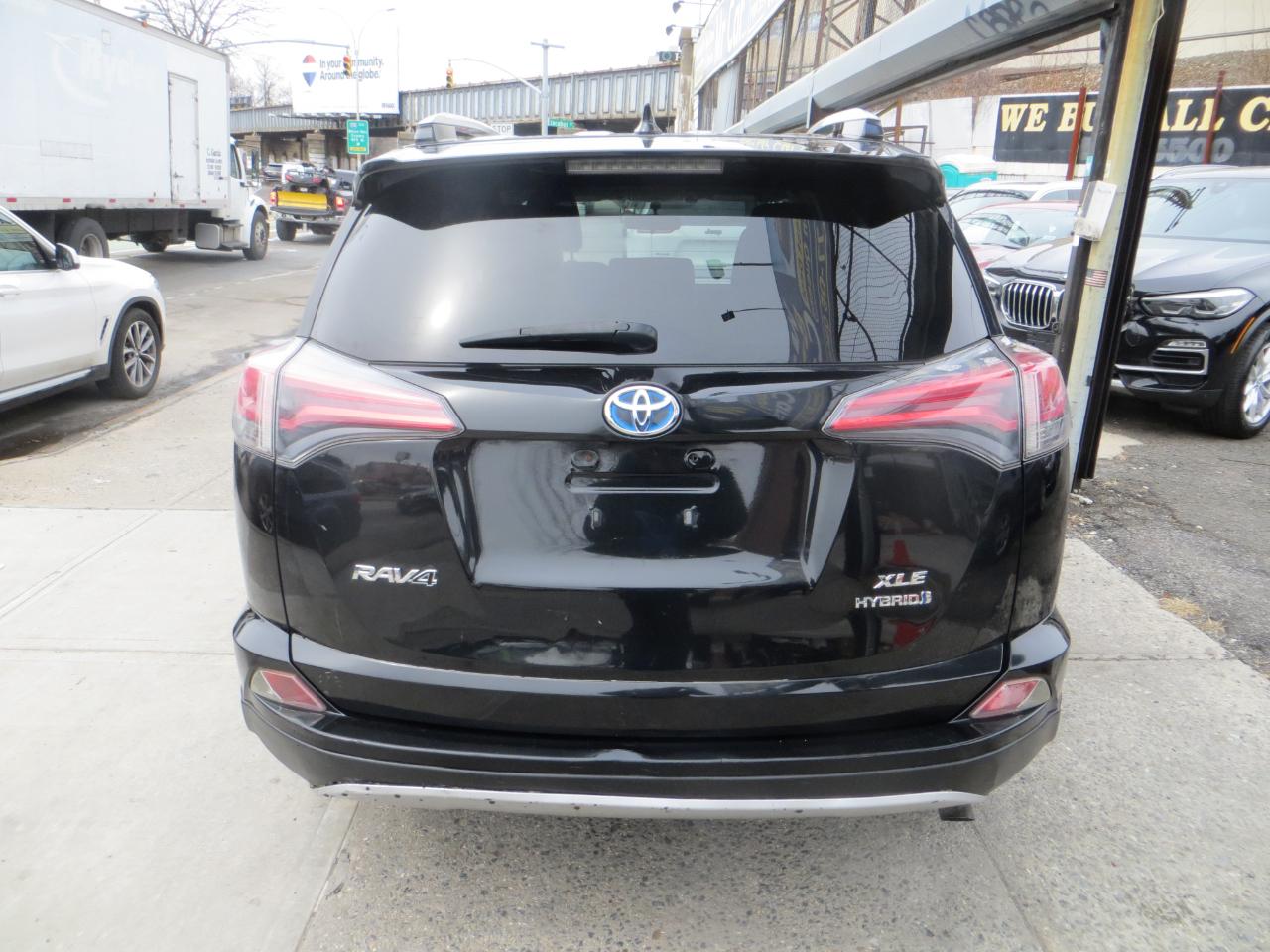 Toyota RAV4 Hybrid XLE 2016
