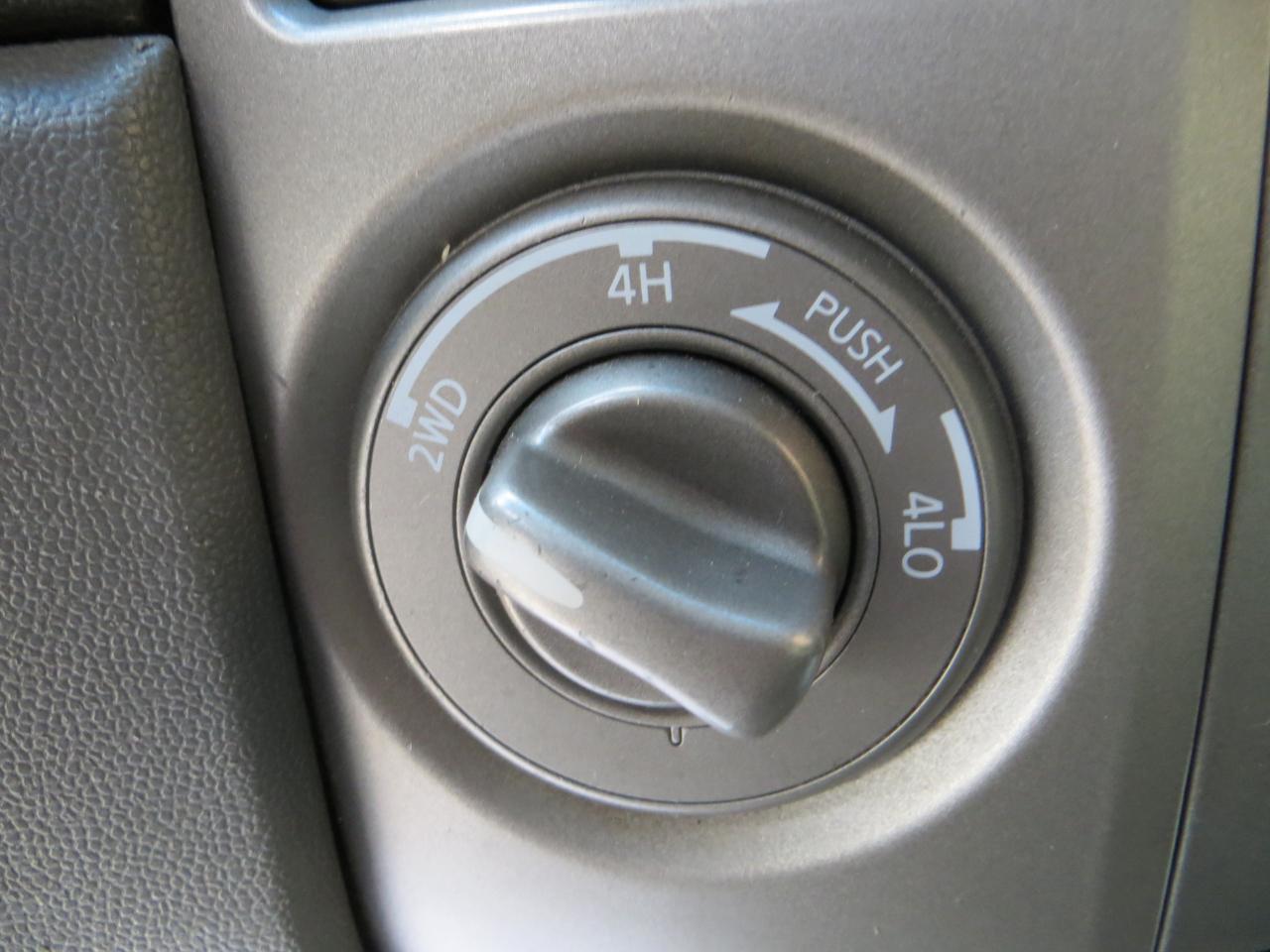 Nissan Titan XE King Cab 4WD 2005