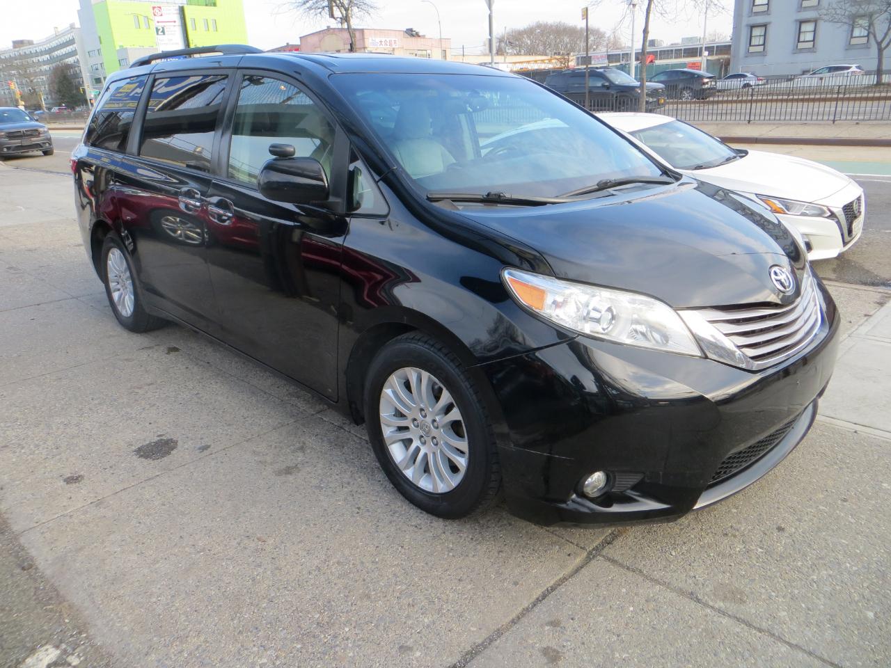 Toyota Sienna  2016