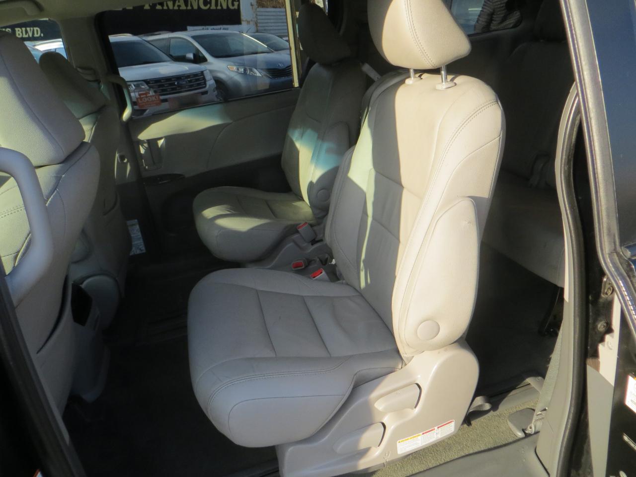 Toyota Sienna  2016