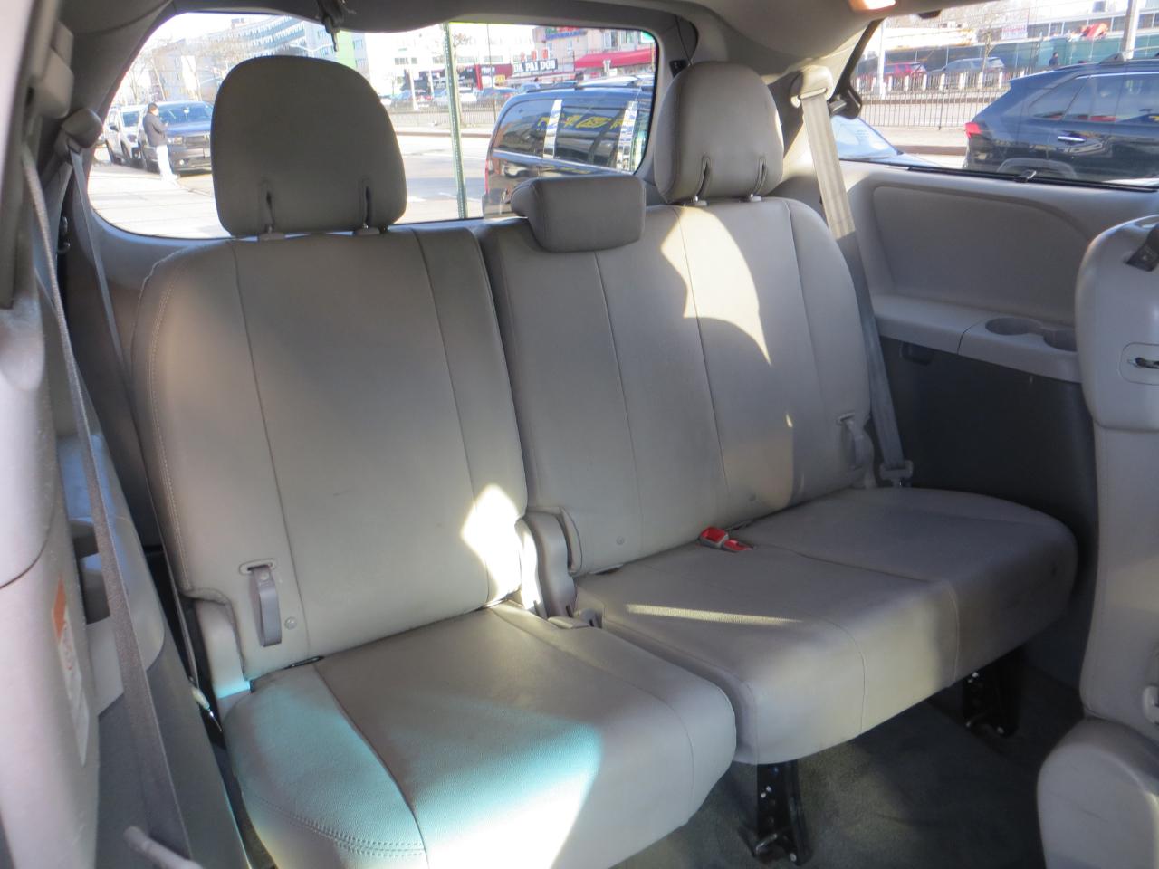 Toyota Sienna  2016