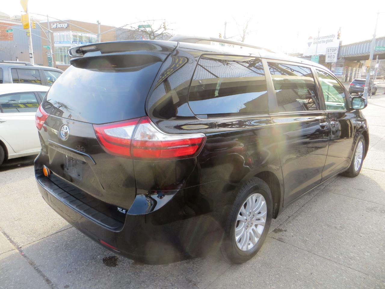 Toyota Sienna  2016