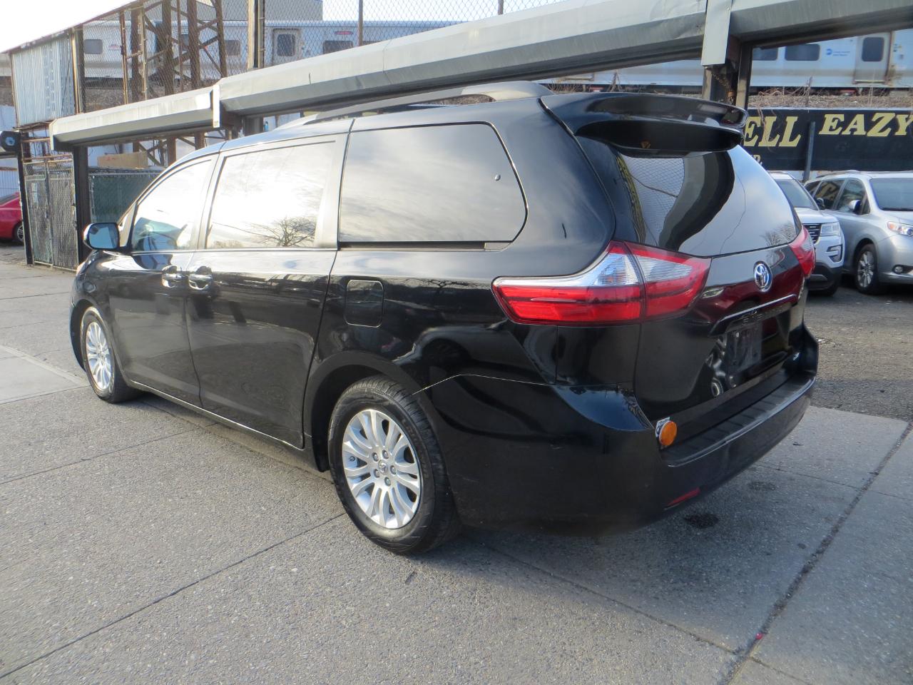 Toyota Sienna  2016
