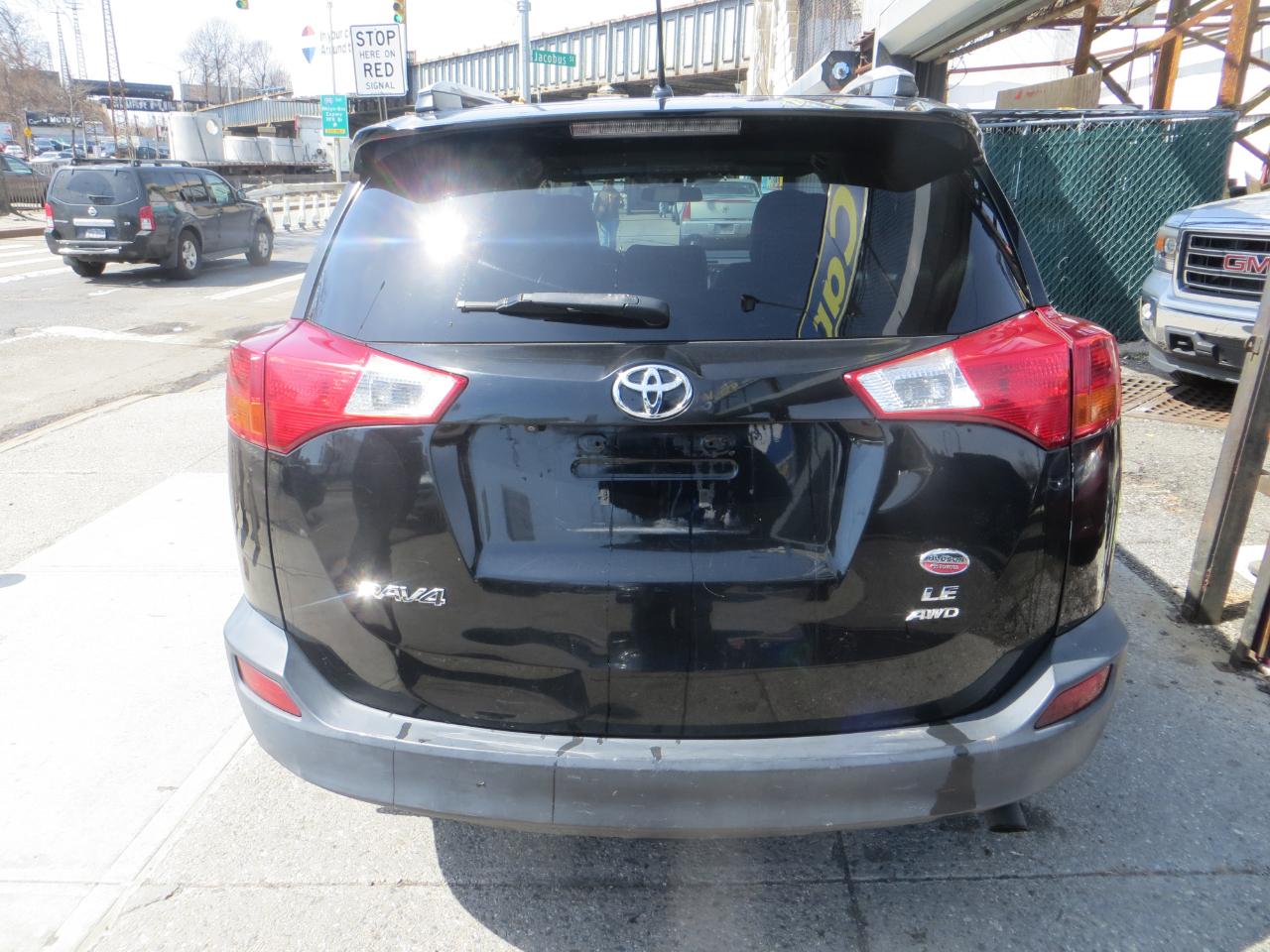 Toyota RAV4 LE AWD 2013