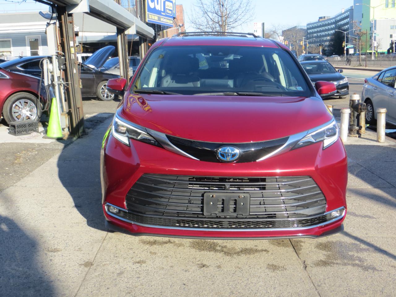 Toyota Sienna Platinum 7-Passenger AWD 2022