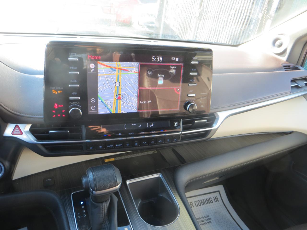 Toyota Sienna Platinum 7-Passenger AWD 2022