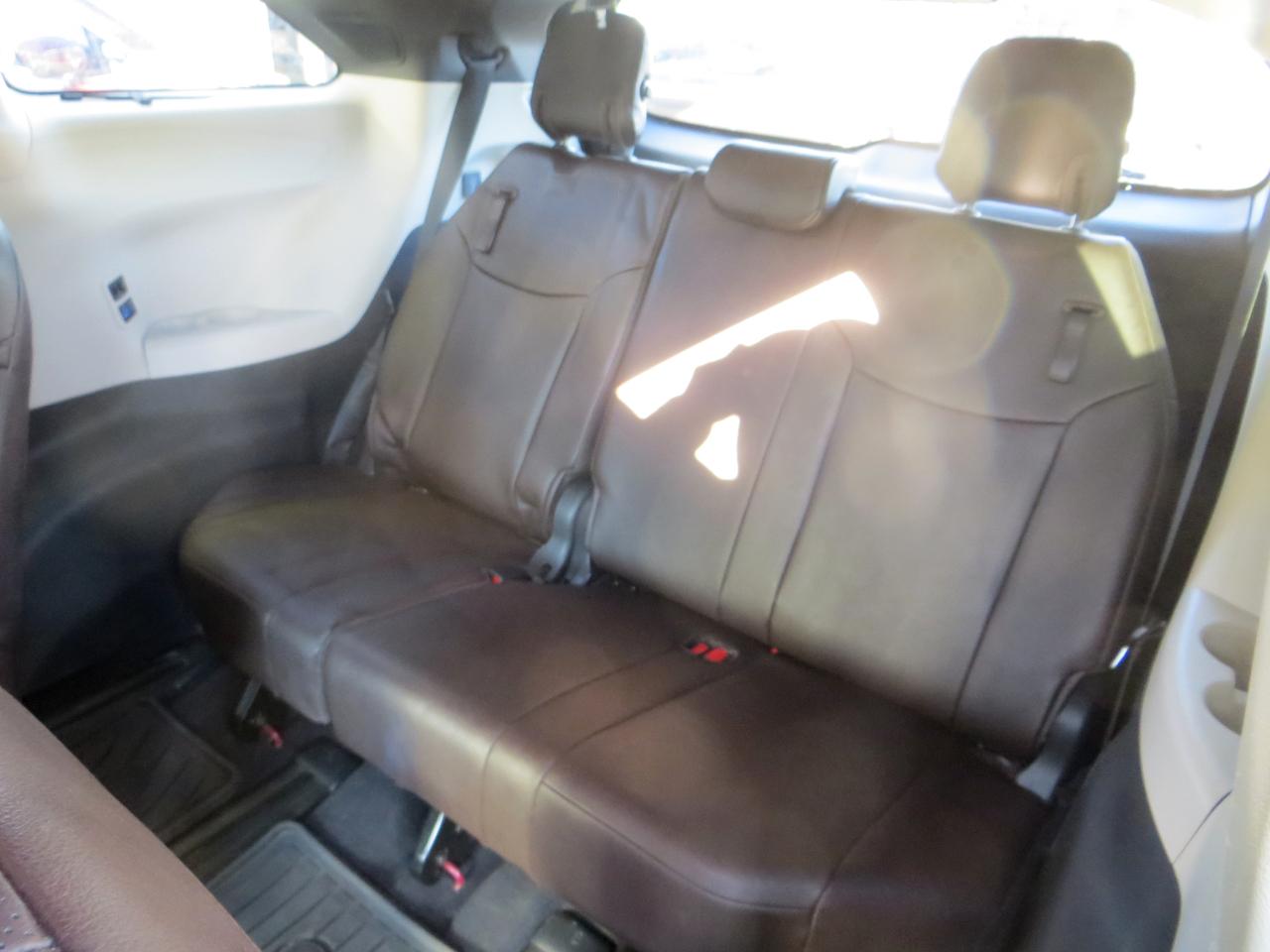 Toyota Sienna Platinum 7-Passenger AWD 2022