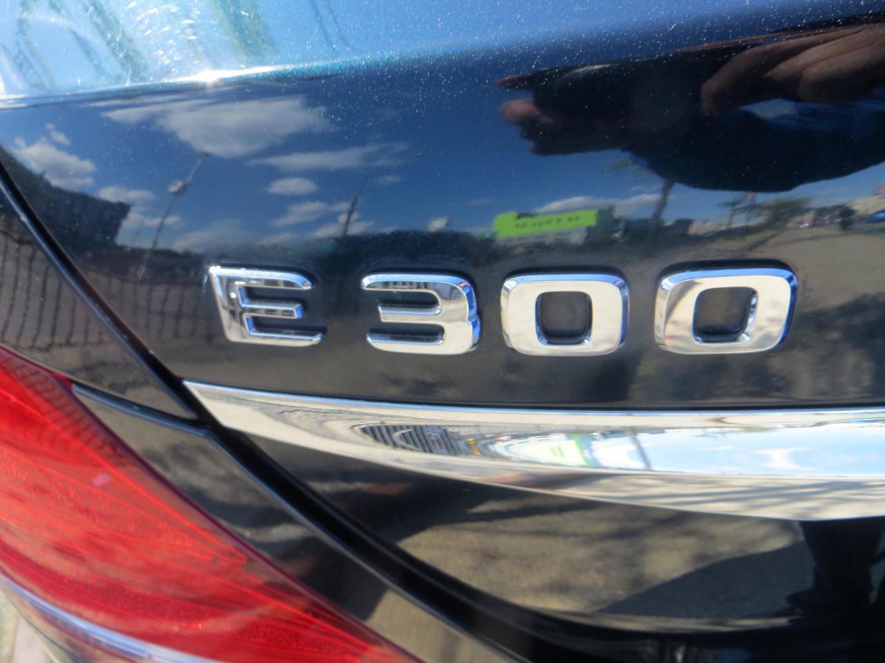 Mercedes-Benz E-Class E300 Luxury 4MATIC Sedan 2017
