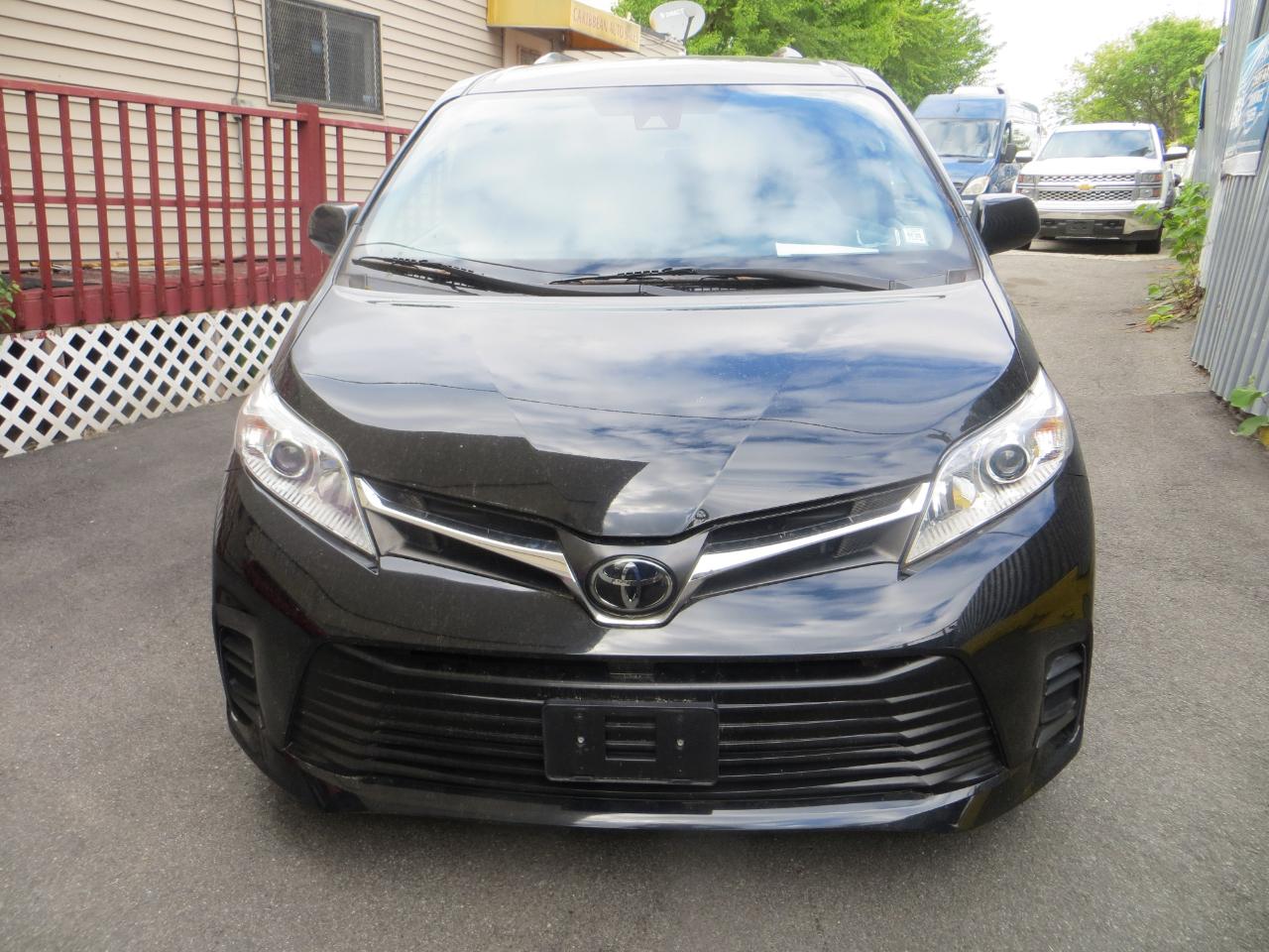 Toyota Sienna LE 8-Passenger 2020
