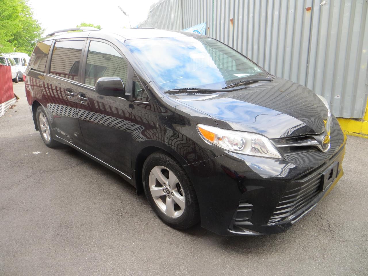 Toyota Sienna LE 8-Passenger 2020