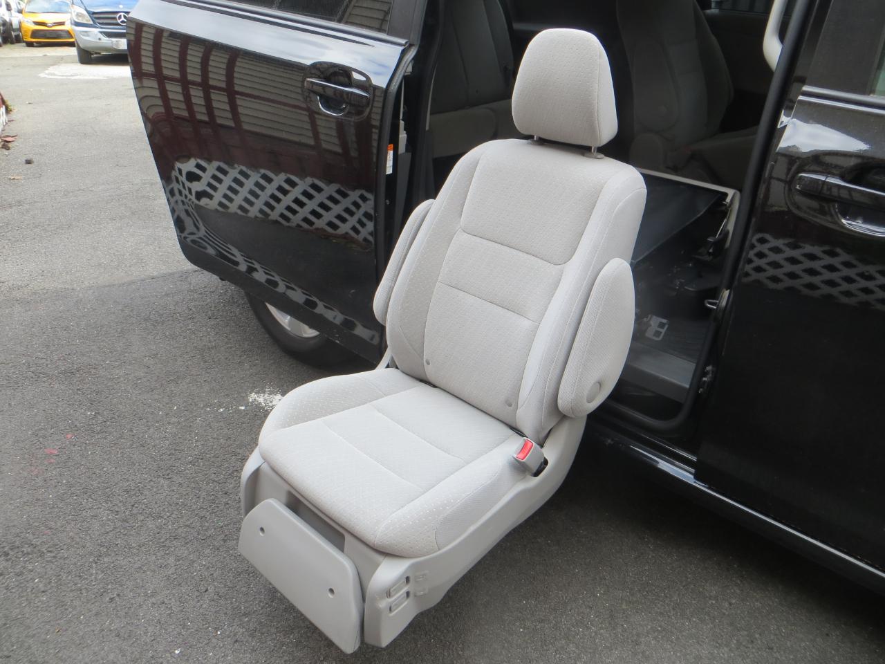 Toyota Sienna LE 8-Passenger 2020