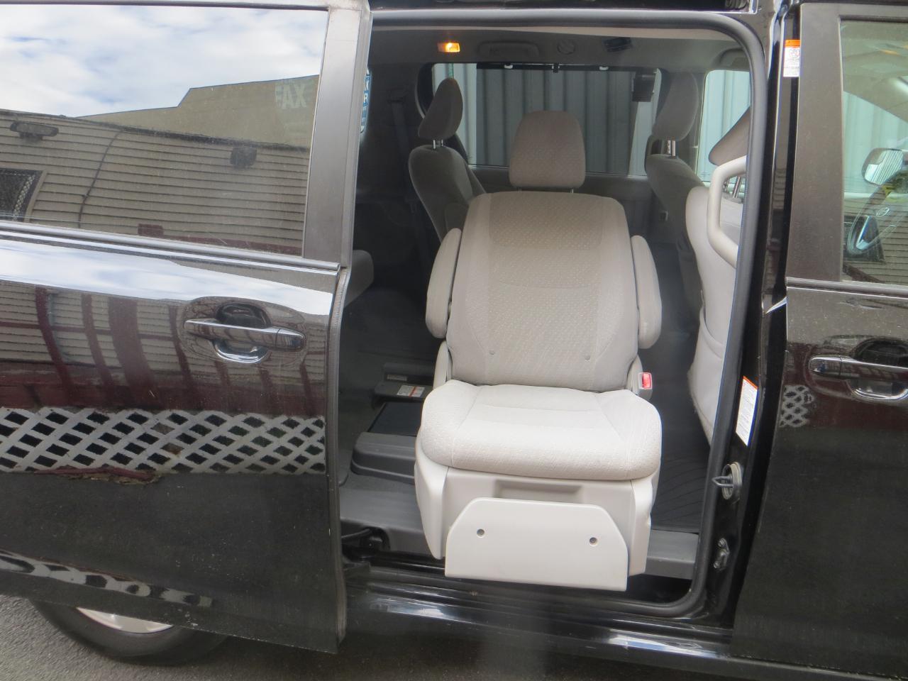Toyota Sienna LE 8-Passenger 2020