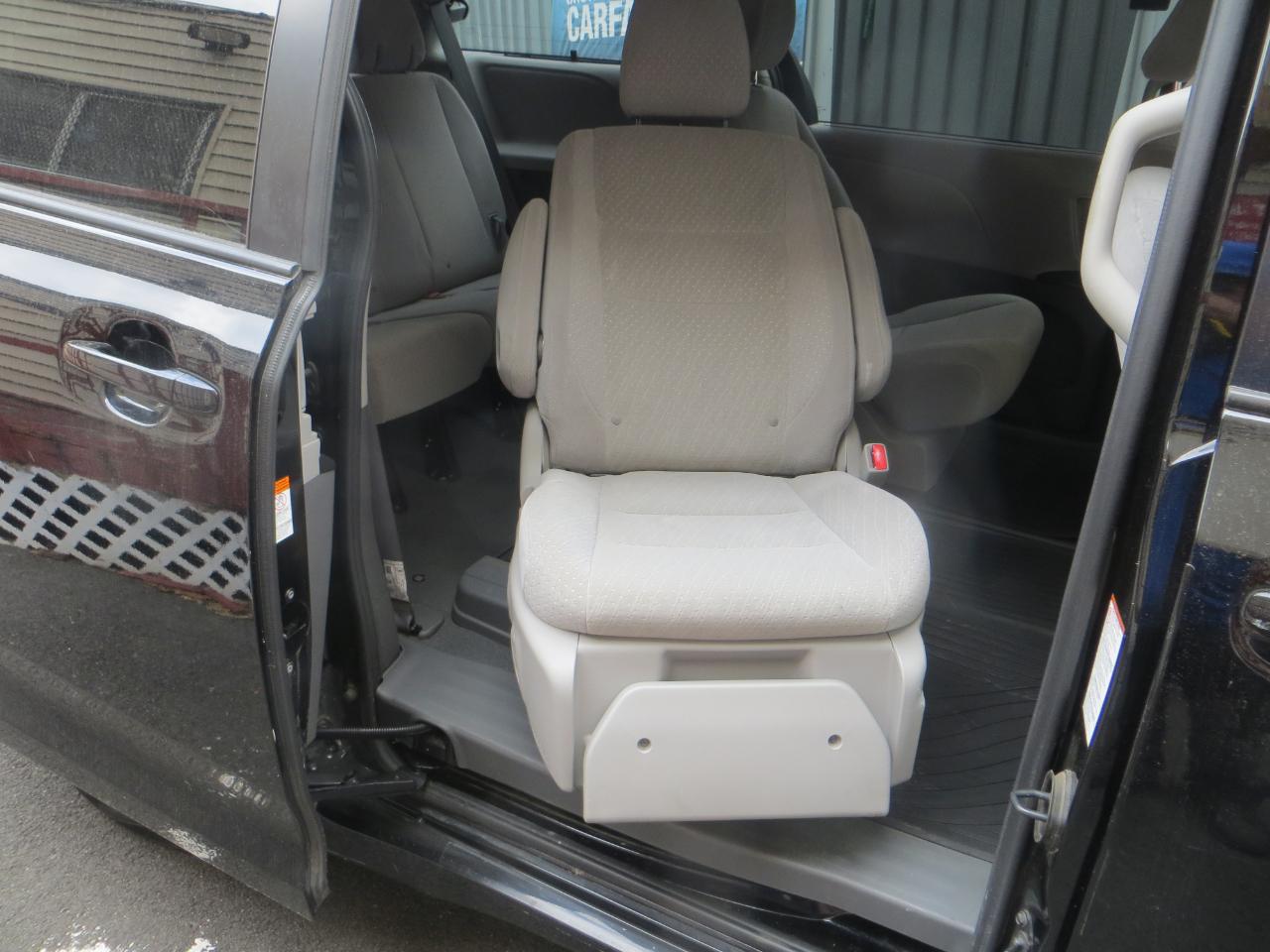 Toyota Sienna LE 8-Passenger 2020