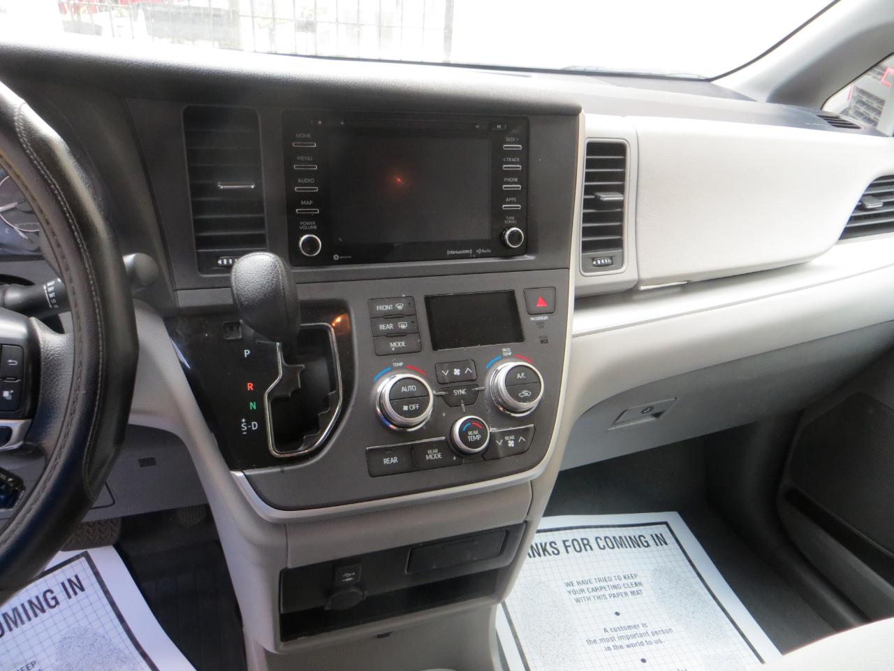 Toyota Sienna LE 8-Passenger 2020