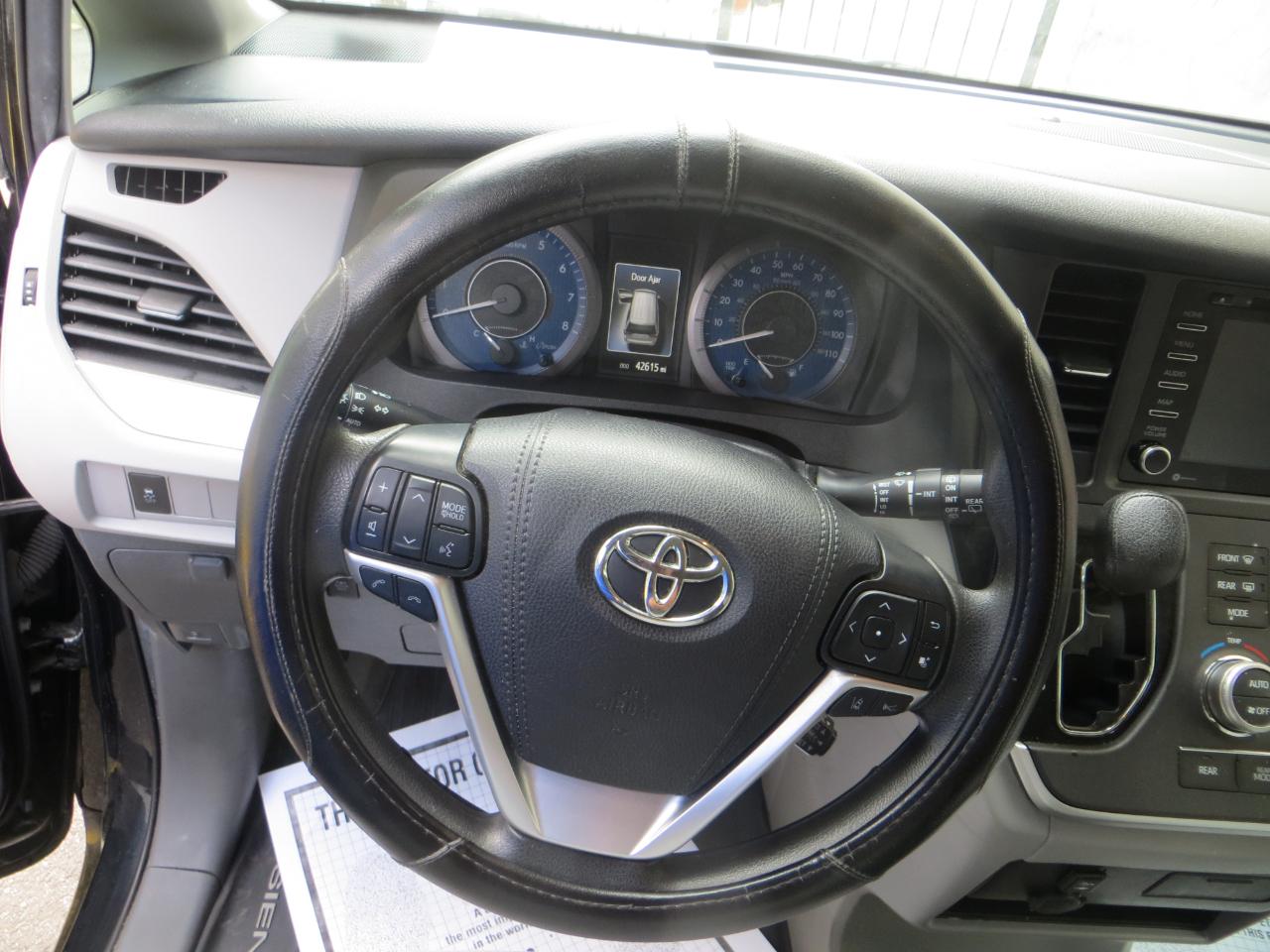 Toyota Sienna LE 8-Passenger 2020