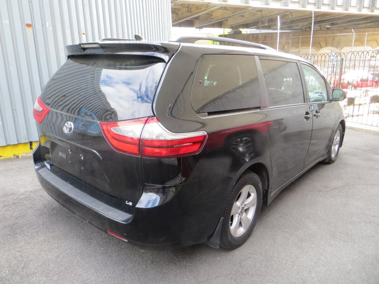Toyota Sienna LE 8-Passenger 2020