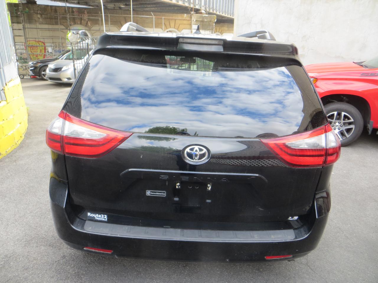 Toyota Sienna LE 8-Passenger 2020