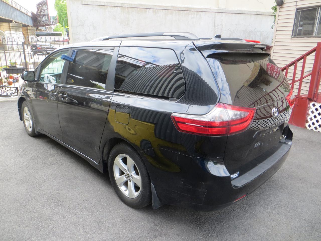 Toyota Sienna LE 8-Passenger 2020