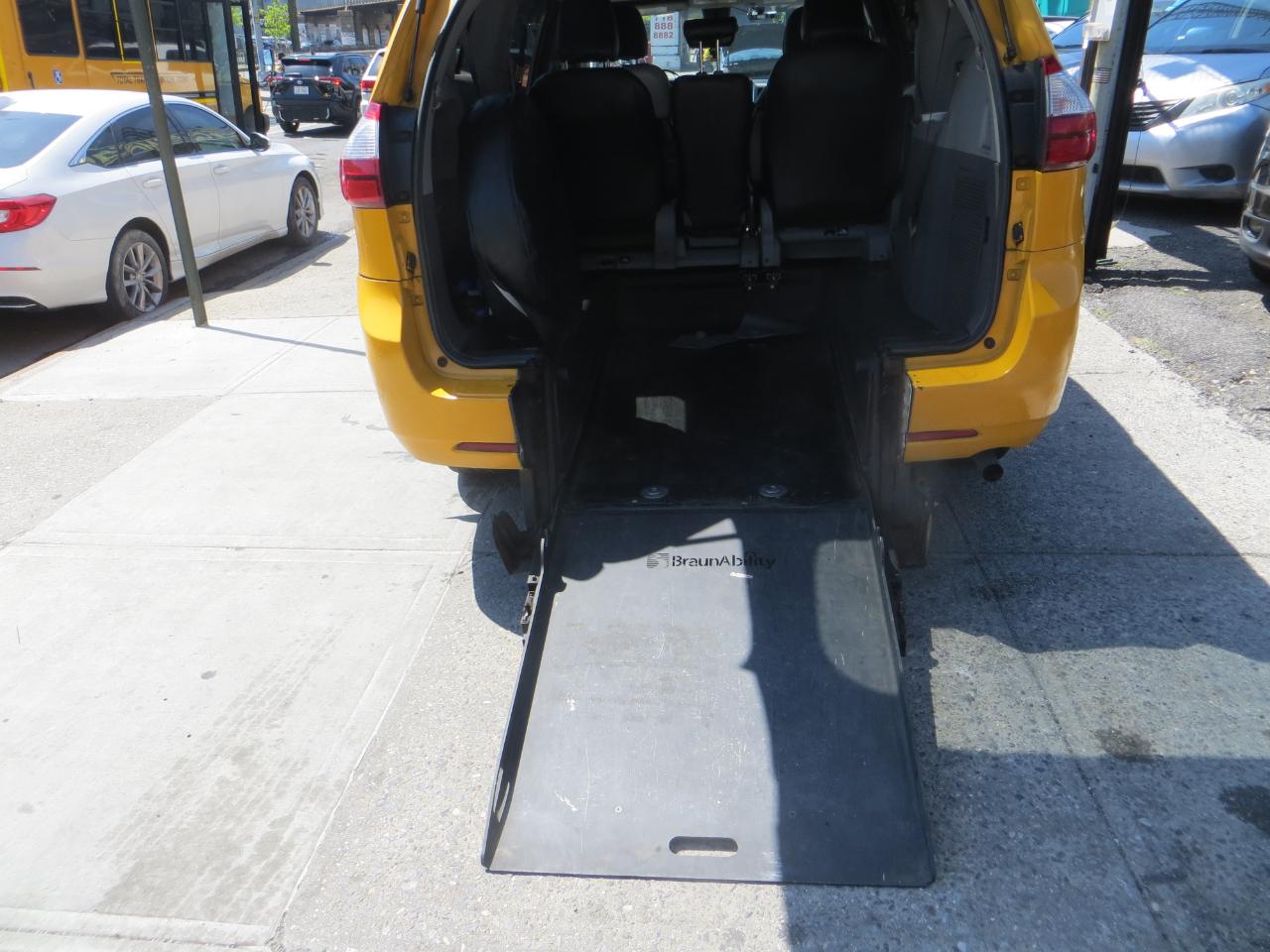 Toyota Sienna L 7-Passenger 2019
