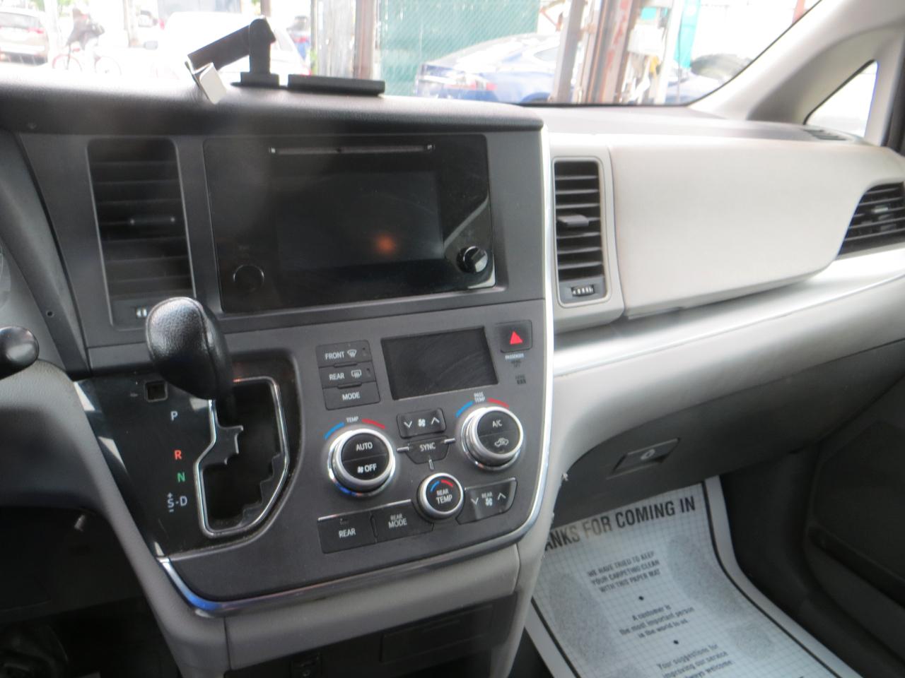 Toyota Sienna L 7-Passenger 2017