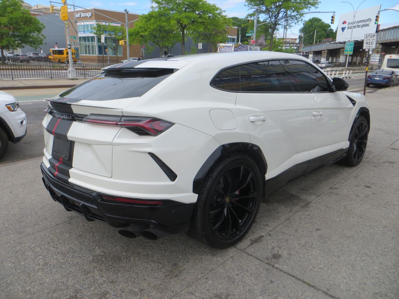 Lamborghini Urus Base 2022